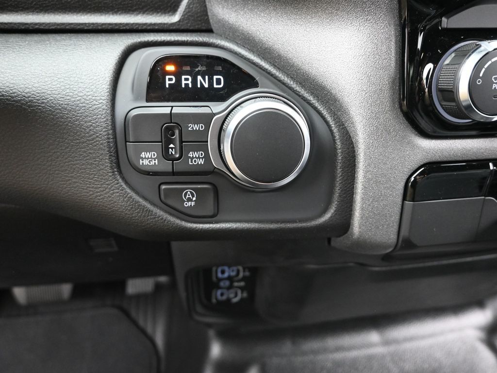 2025 Ram 1500 Tradesman photo 9