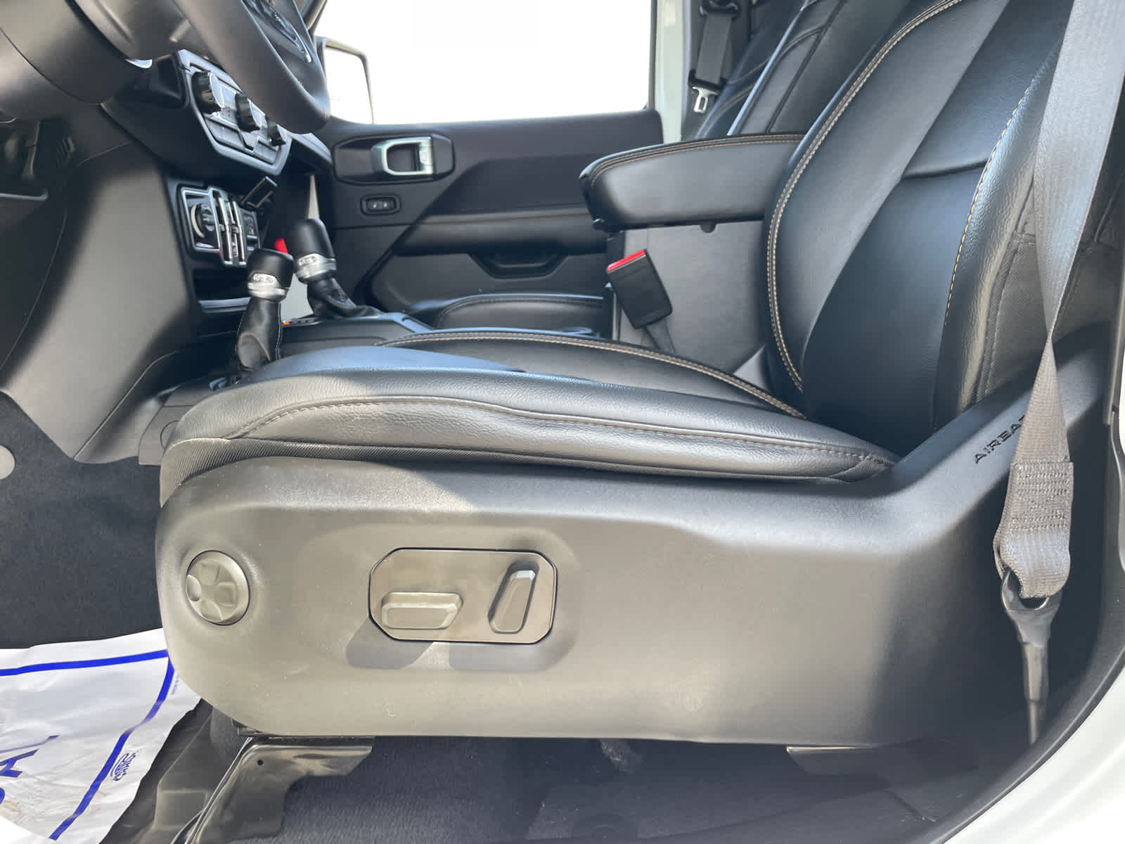 2024 Jeep Wrangler 4xe Sahara photo 18