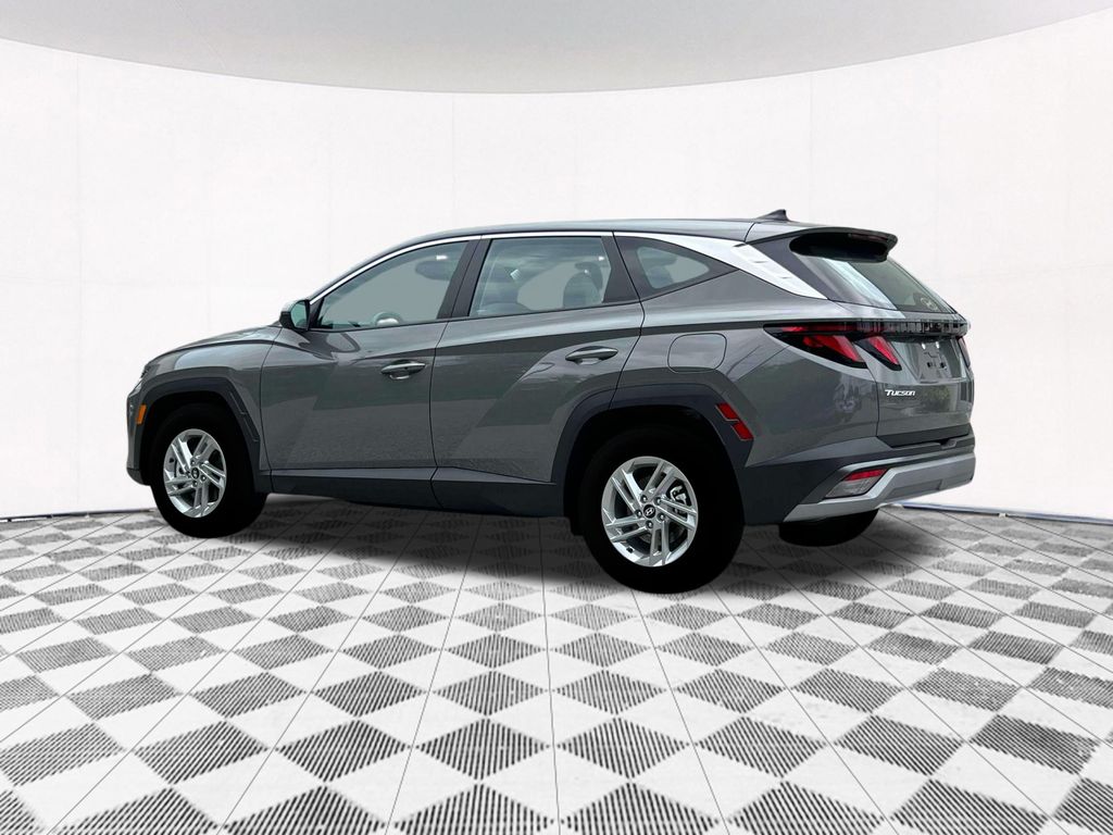 2025 Hyundai Tucson SE photo 4