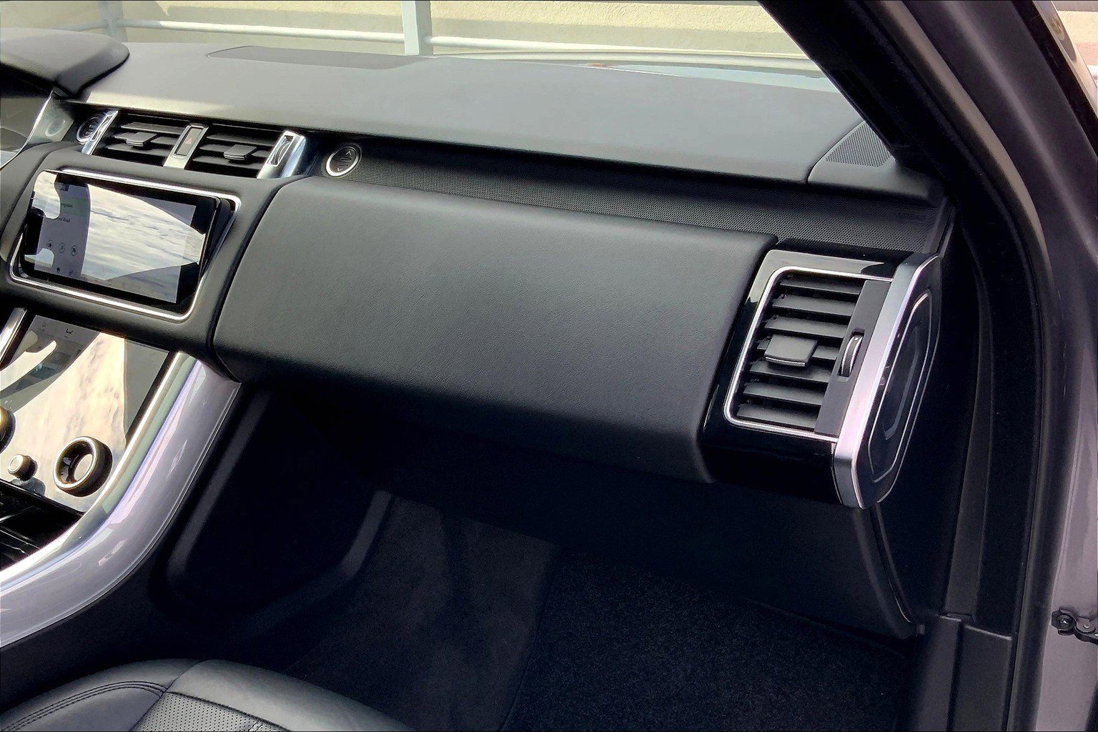 2022 Land Rover Range Rover Sport HSE photo 18