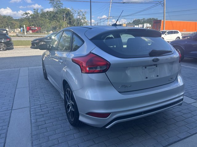 2015 Ford Focus SE photo 4
