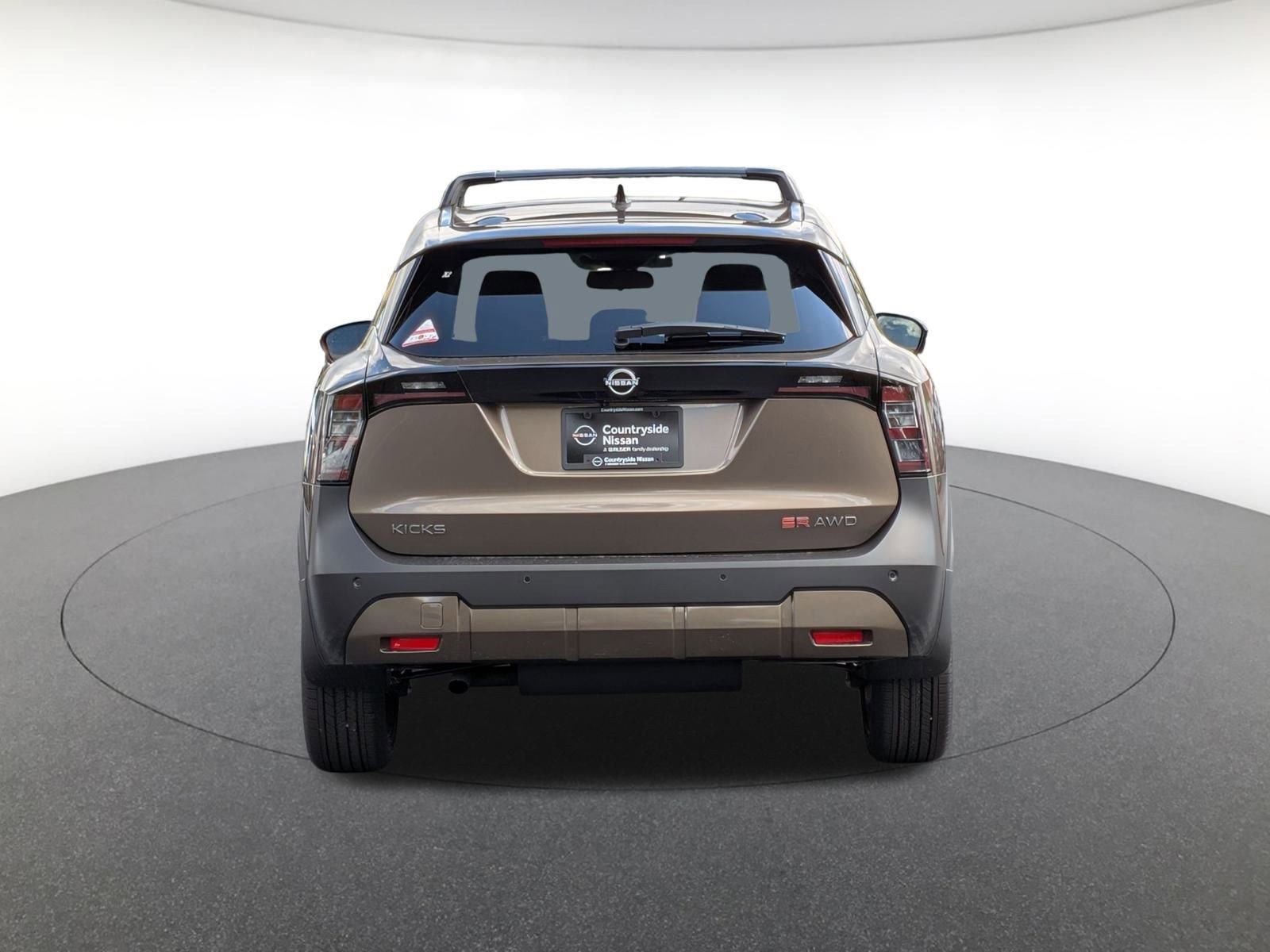2026 Nissan Kicks SR photo 4