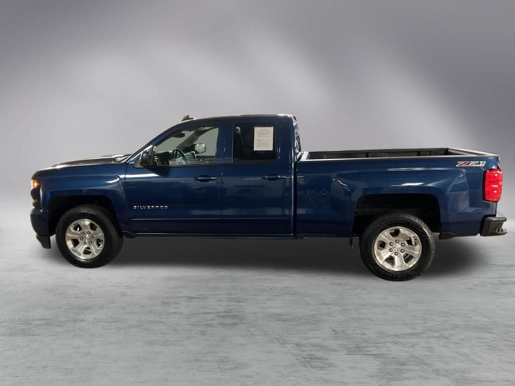 2017 Chevrolet Silverado 1500 LT photo 2