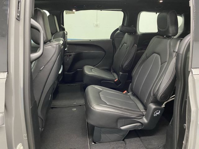 2025 Chrysler Pacifica photo 30