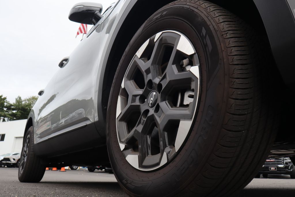 2025 Kia Sorento S photo 9