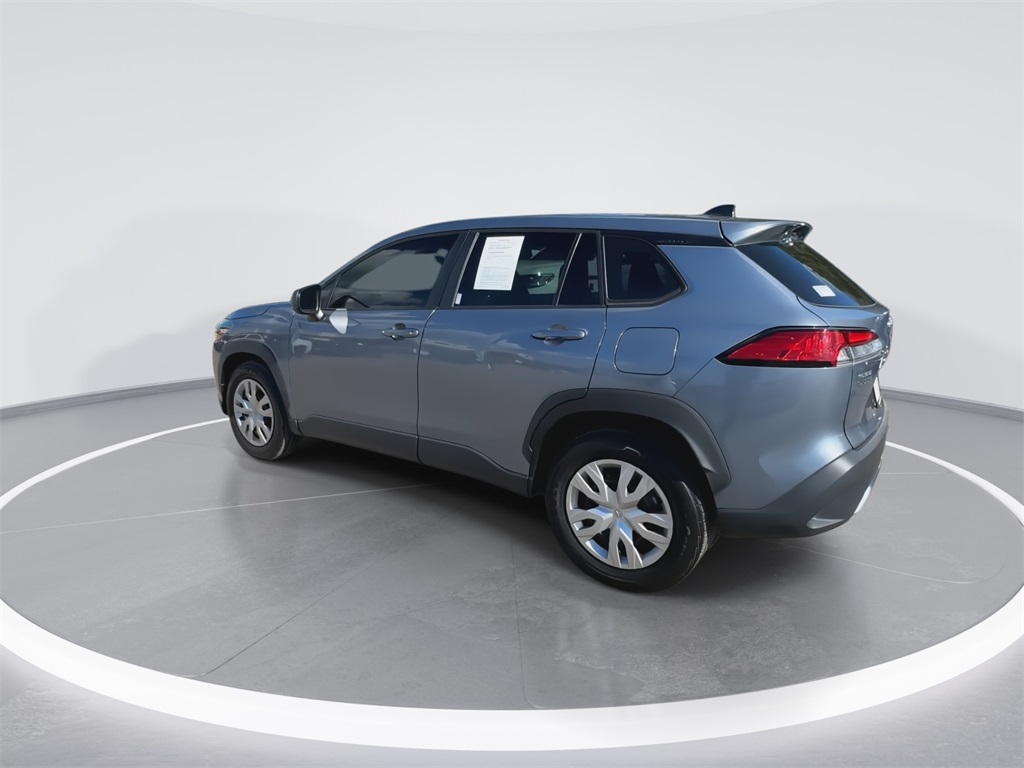 2022 Toyota Corolla Cross L photo 6