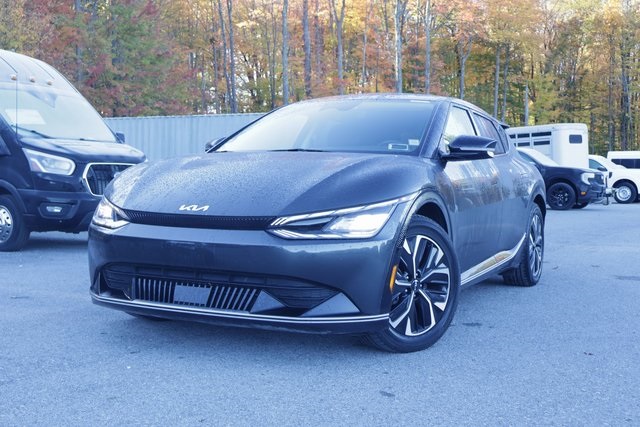 2022 Kia EV6 Wind photo 2