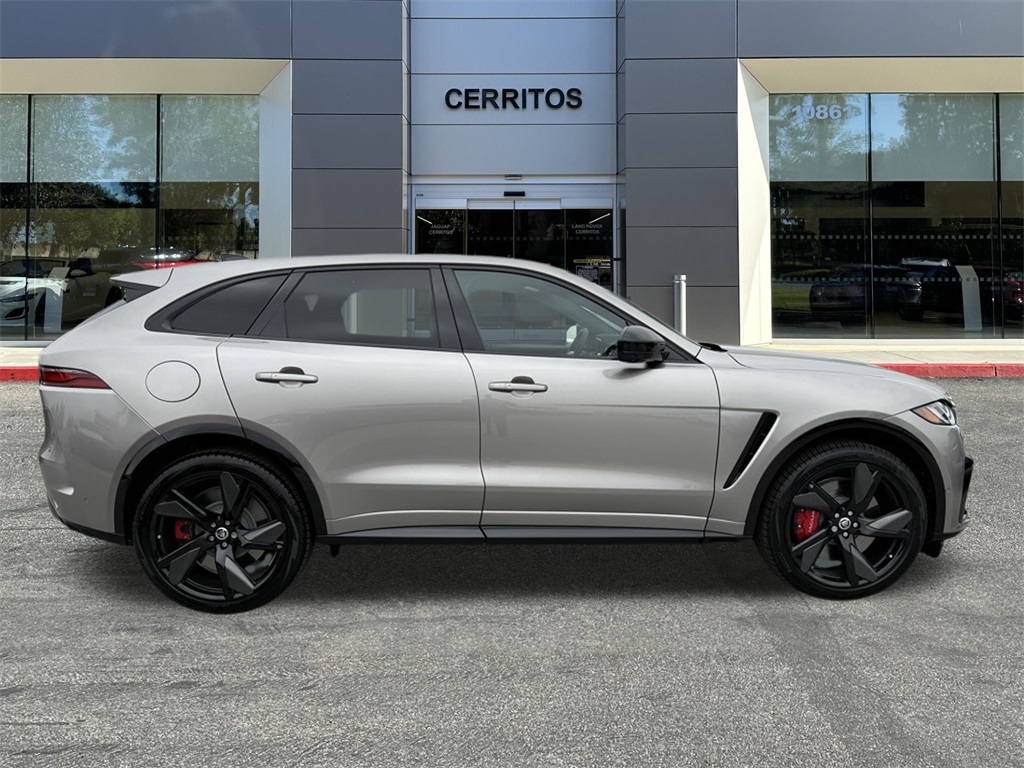 2026 Jaguar F-PACE SVR photo 3