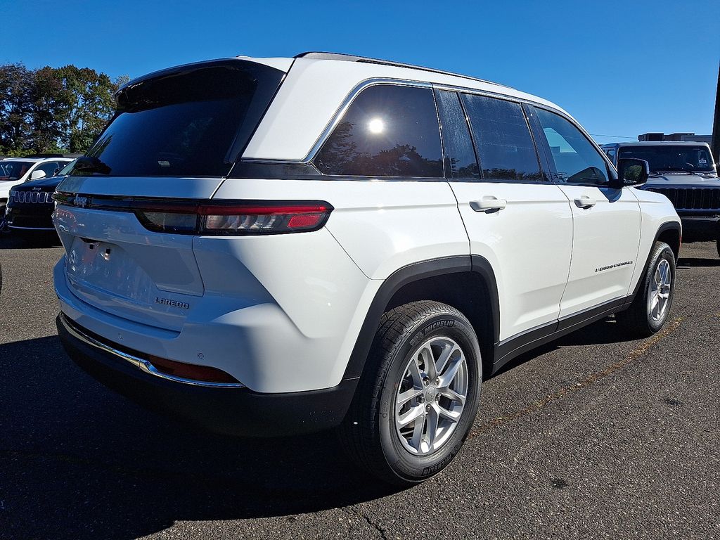 2025 Jeep Grand Cherokee Laredo Altitude photo 4