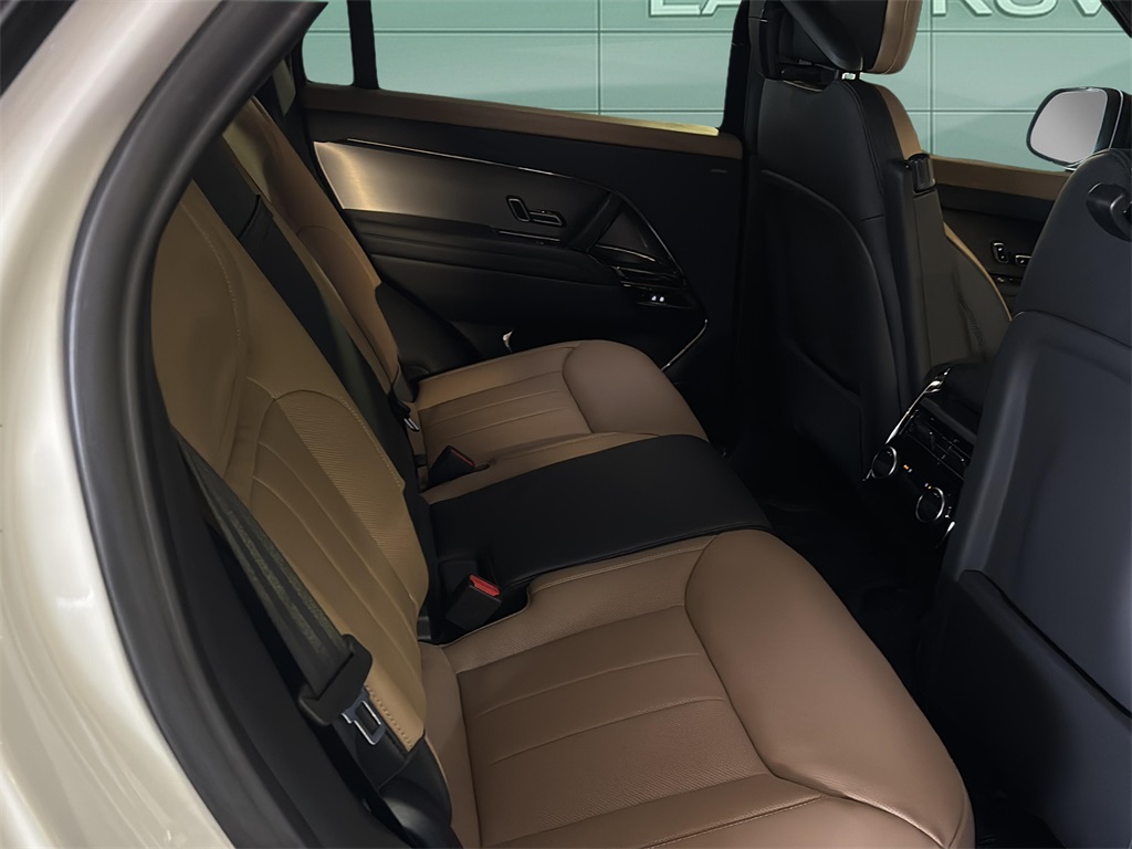 2025 Land Rover Range Rover Sport SE photo 10