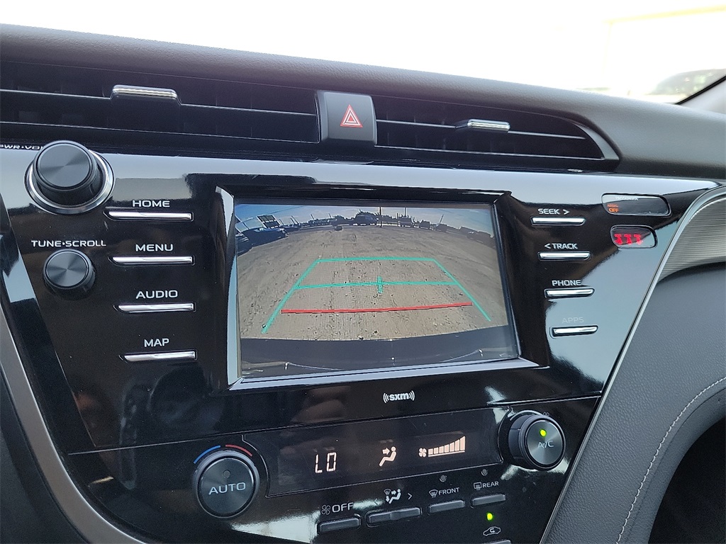 2020 Toyota Camry SE photo 22