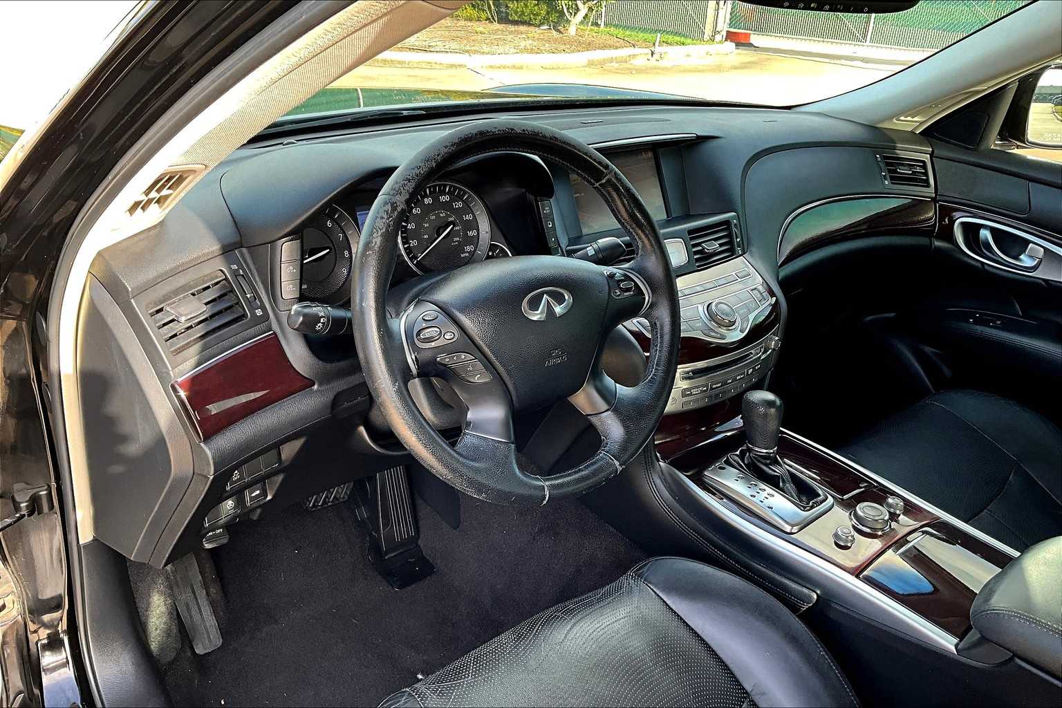 2011 Infiniti M37 photo 15