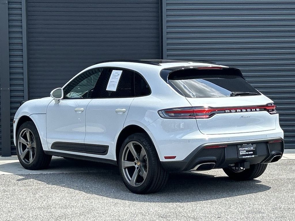 2025 Porsche Macan Base photo 11