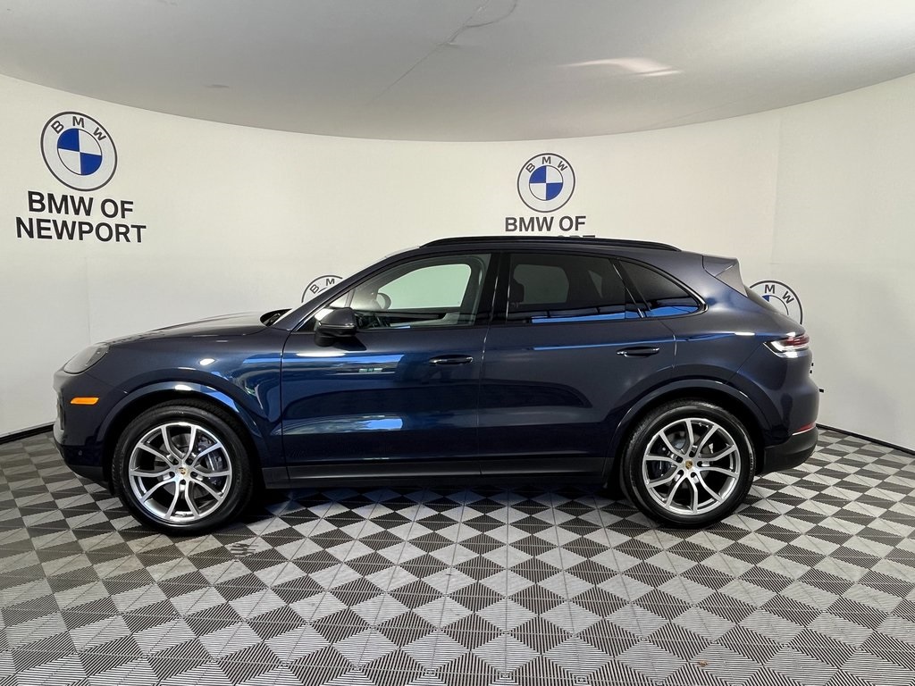 2024 Porsche Cayenne Base photo 7