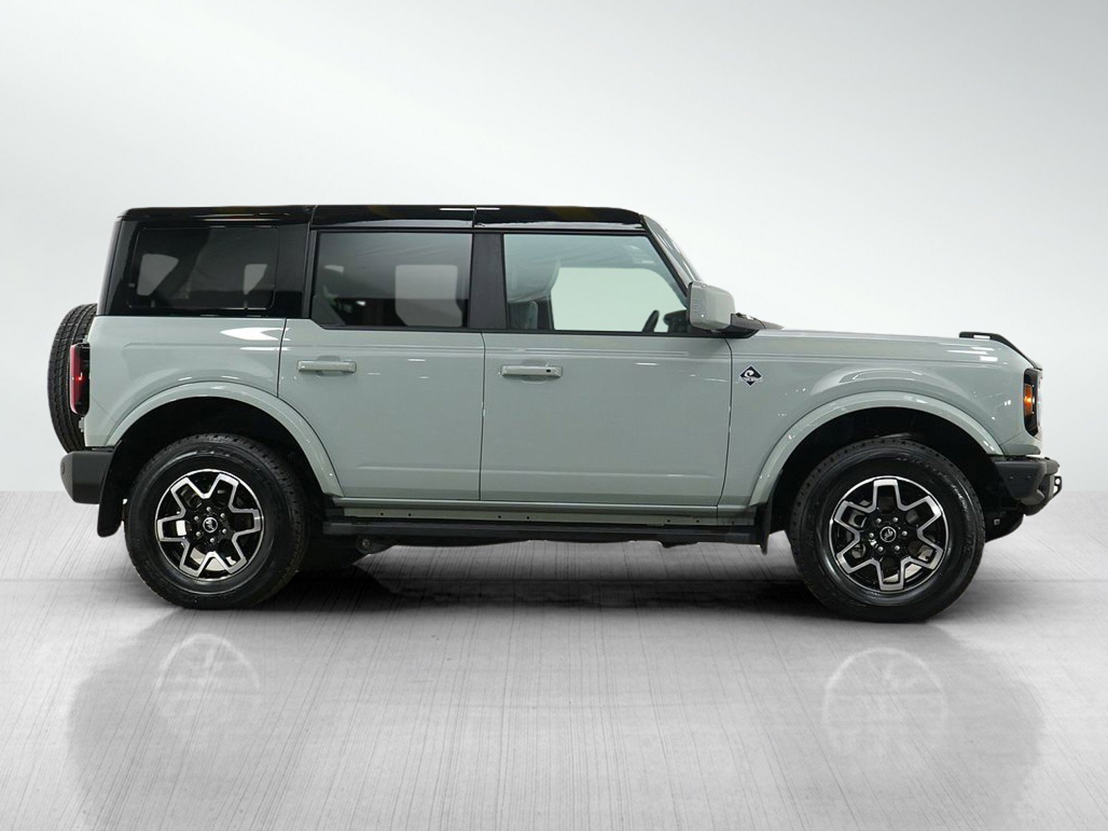 2024 Ford Bronco Outer Banks photo 6