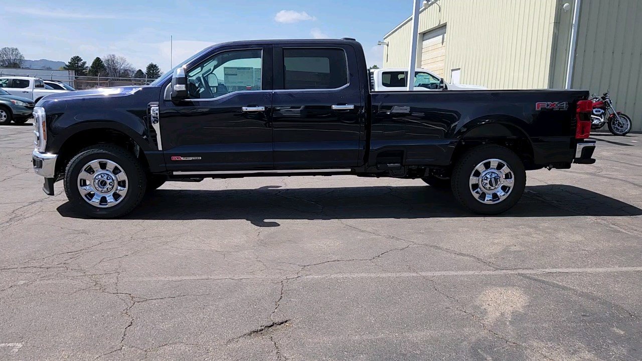 2025 Ford F-350 Lariat photo 3