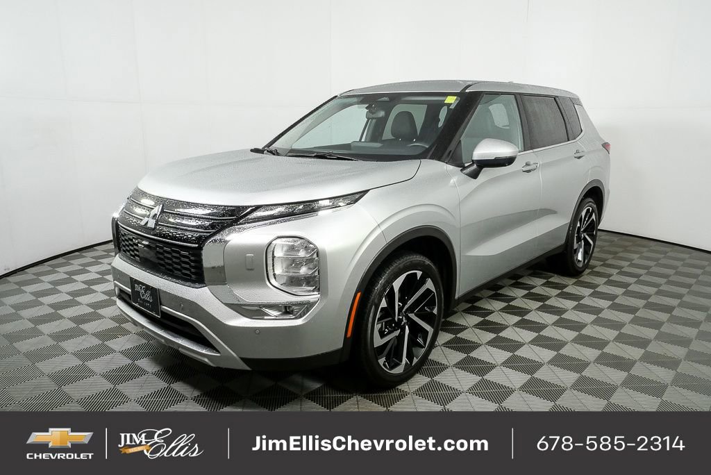 2024 Mitsubishi Outlander SE's photo