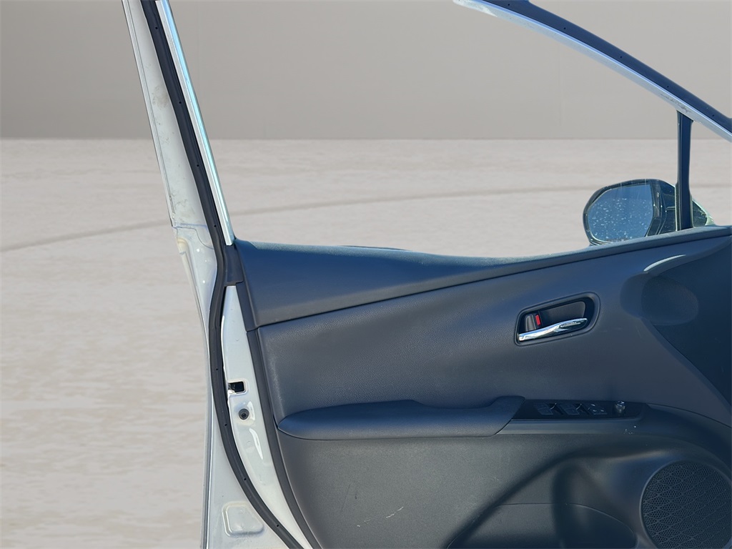 2020 Toyota Prius Prime LE photo 22