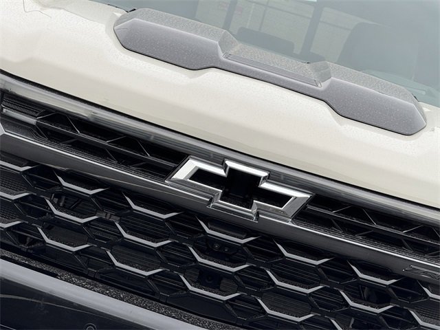 2026 Chevrolet Silverado 1500 ZR2 photo 3