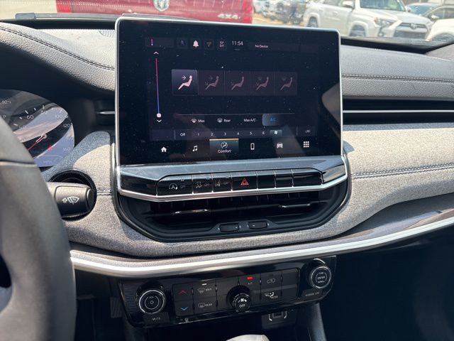 2024 Jeep Compass Latitude photo 9