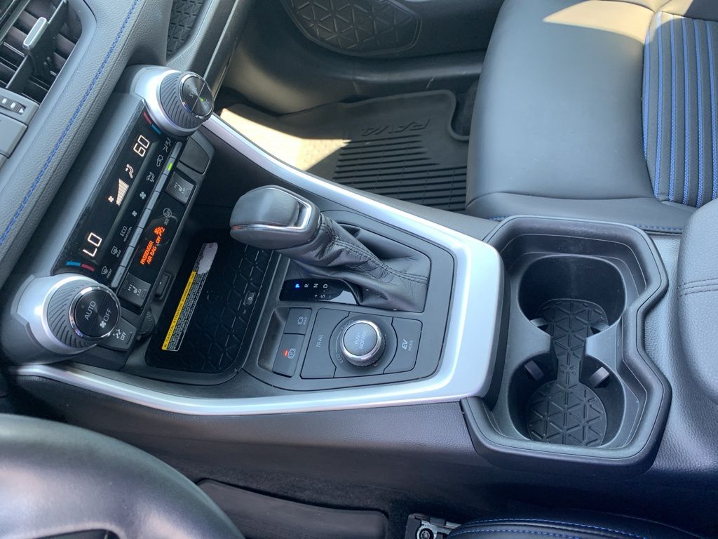 2021 Toyota RAV4 Hybrid XSE photo 14