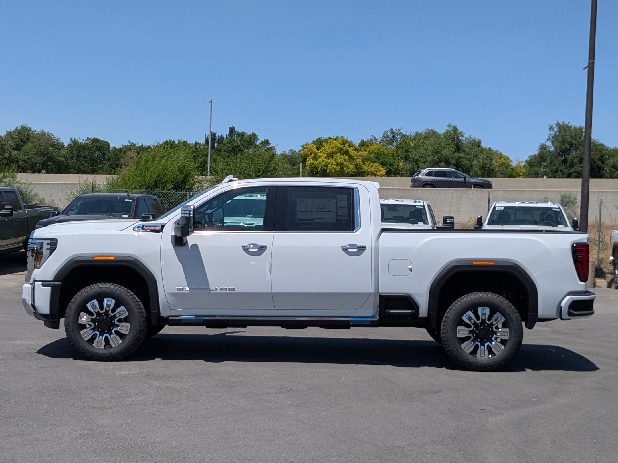 2025 Gmc Sierra 3500 HD Denali photo 2