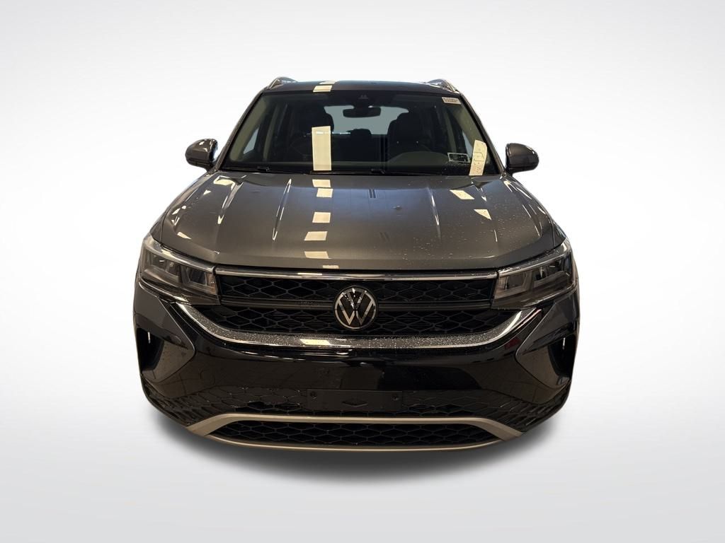 2024 Volkswagen Taos SE photo 2