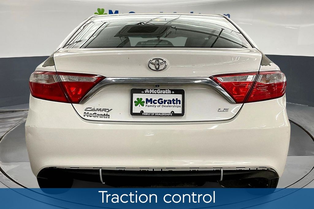 2015 Toyota Camry LE photo 4