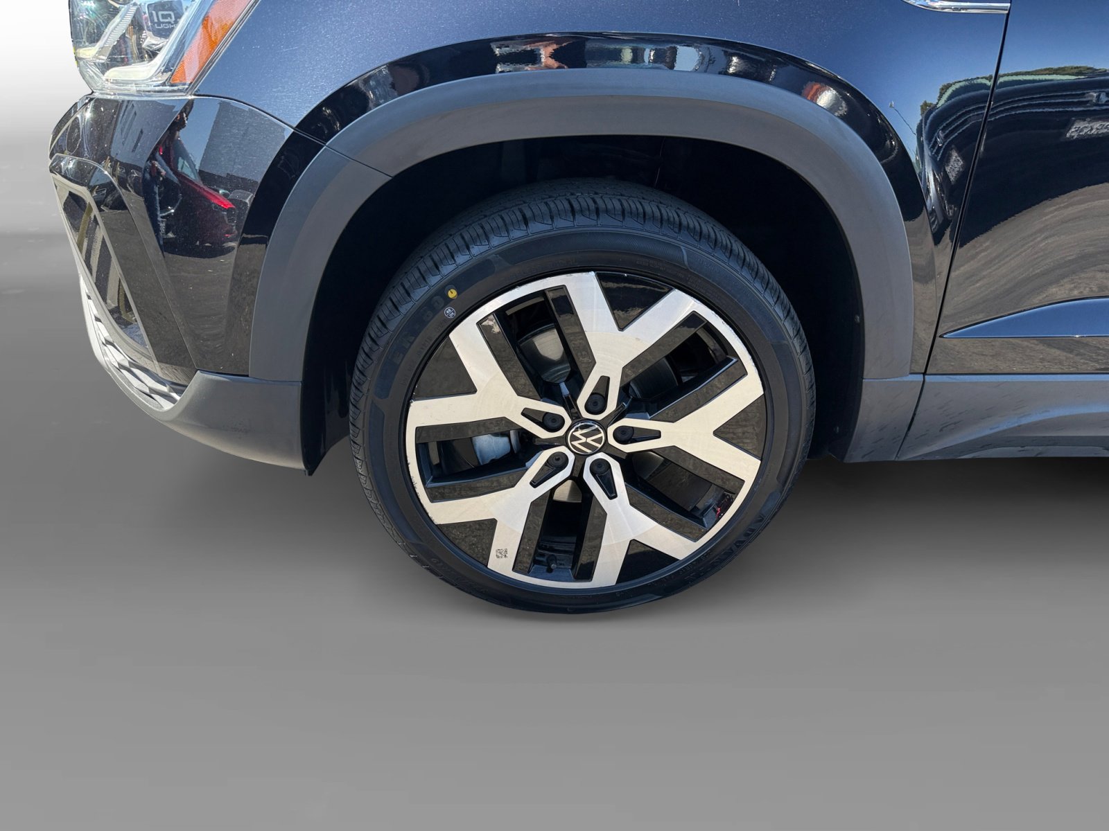 2022 Volkswagen Taos SEL photo 8
