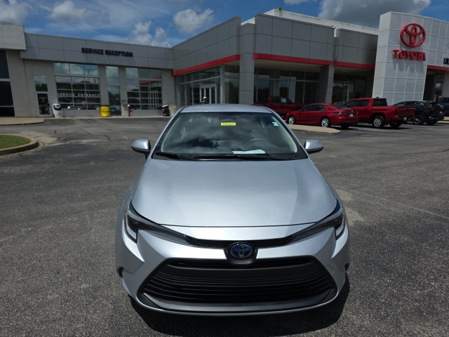 Used 2024 Toyota Corolla LE with VIN JTDBCMFE6R3033008 for sale in Northfield, Minnesota