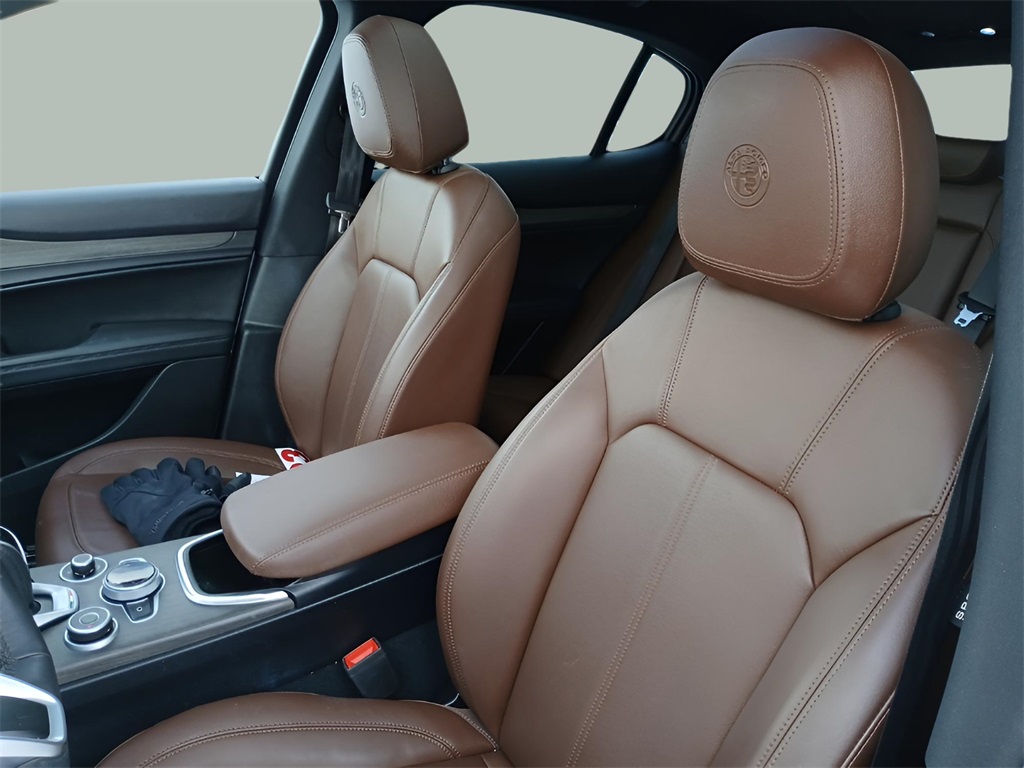 2023 Alfa Romeo Stelvio Ti photo 3