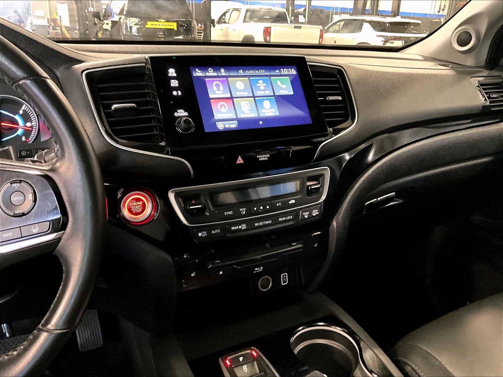 2020 Honda Pilot Touring photo 18