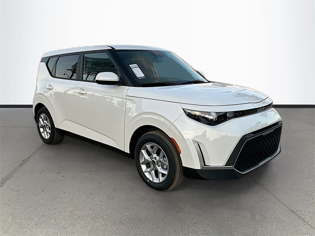 2025 Kia Soul LX's photo