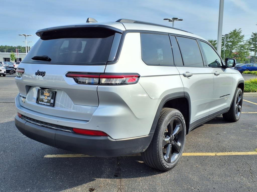 2023 Jeep Grand Cherokee Altitude photo 11