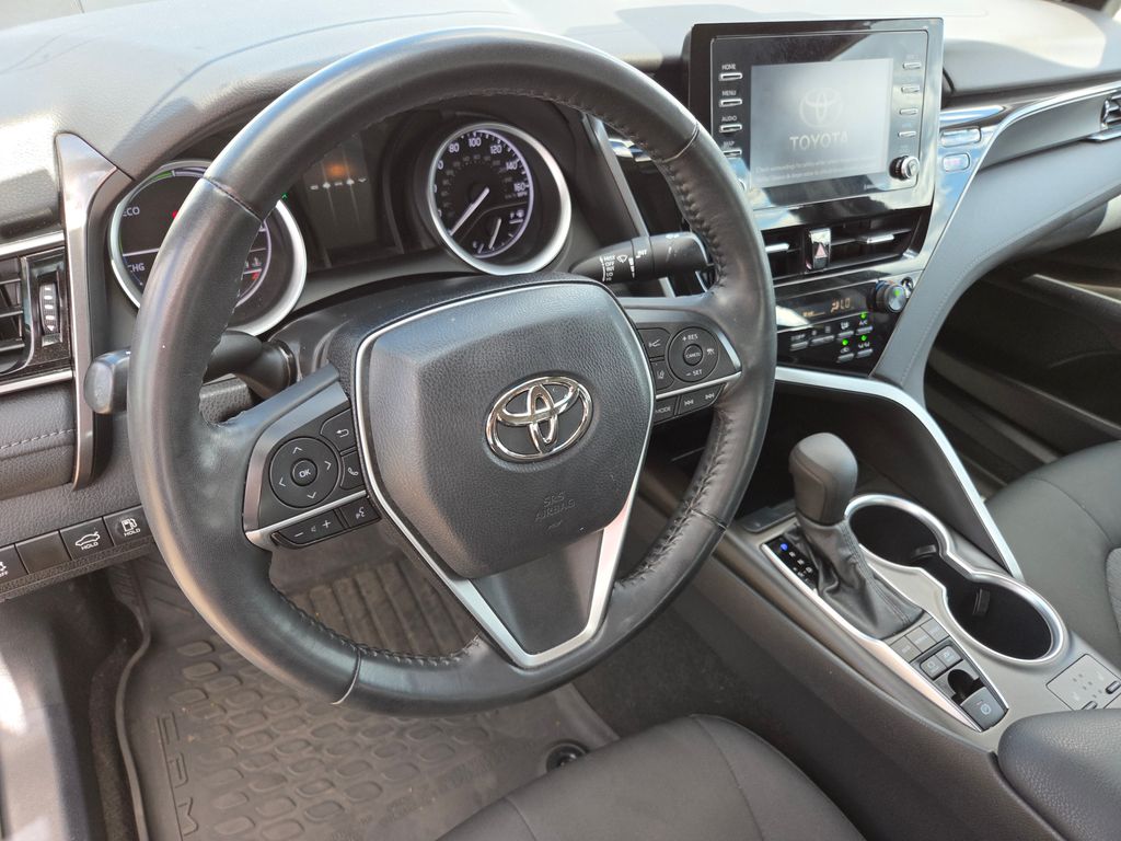 2022 Toyota Camry Hybrid LE photo 13
