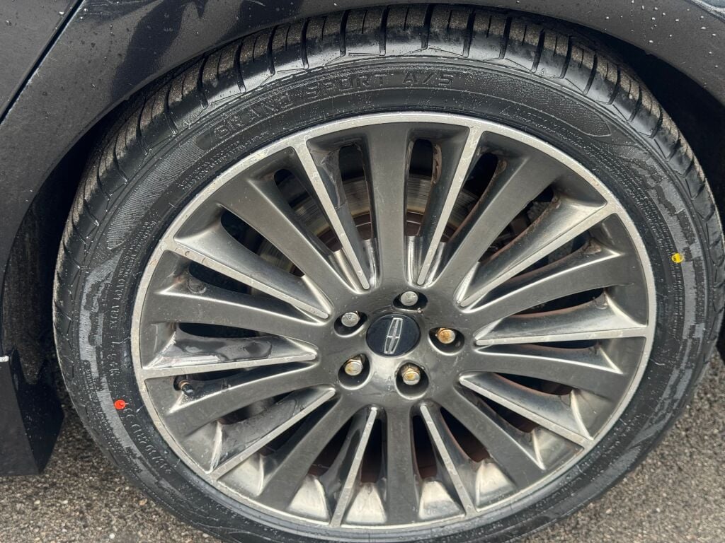 2015 Lincoln MKZ Hybrid photo 25