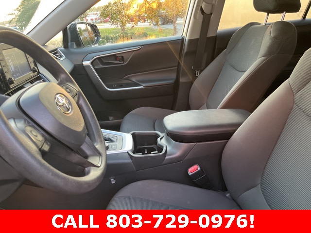2022 Toyota RAV4 Hybrid LE photo 2