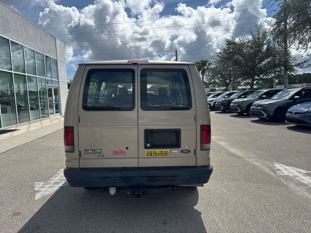 2009 Ford E-150 XL photo 5