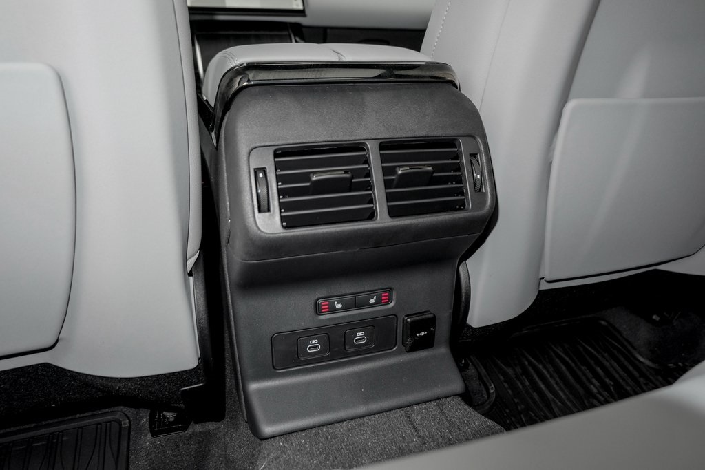 2026 Land Rover Range Rover Velar SE photo 15