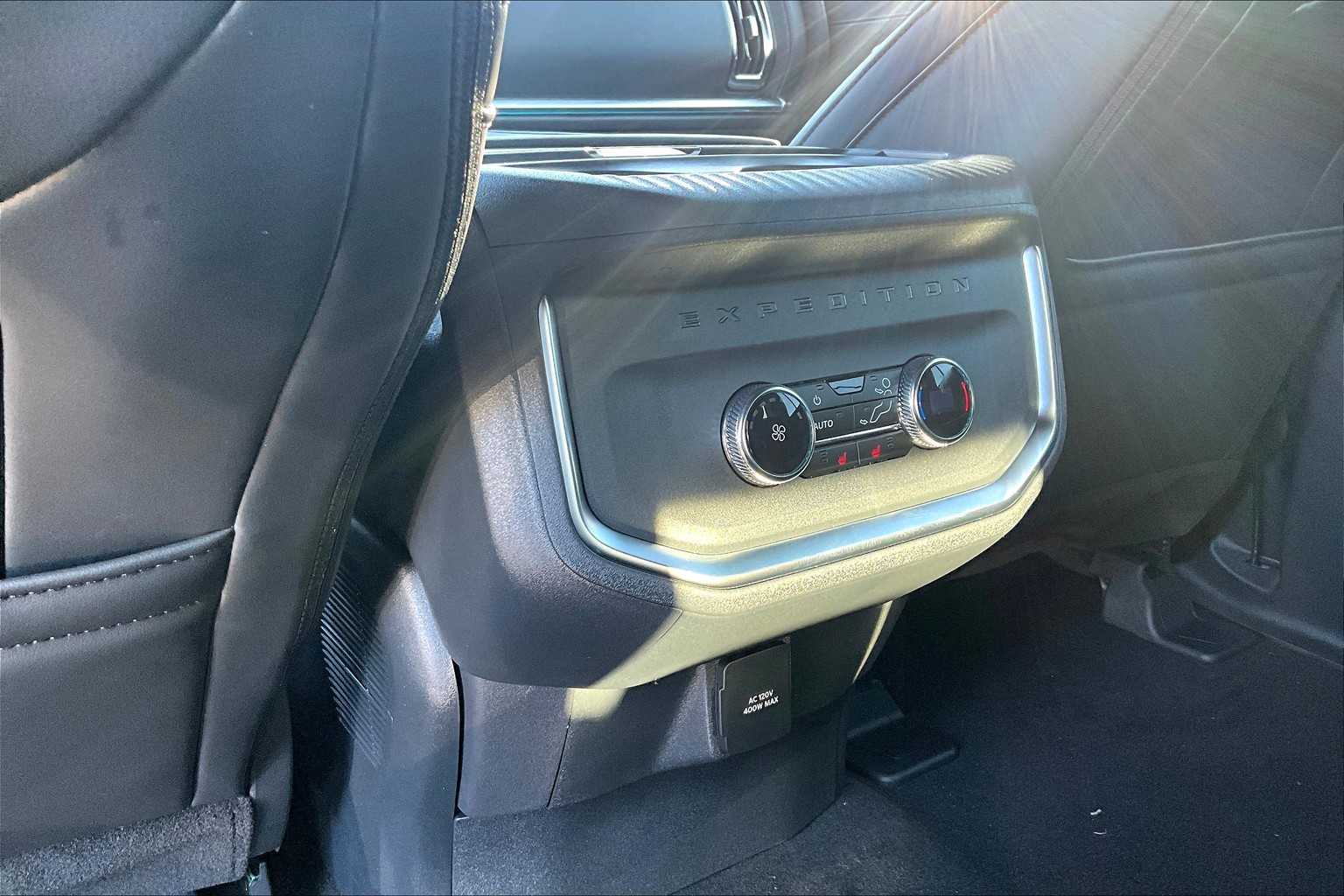 2025 Ford Expedition Platinum photo 18