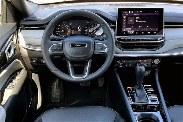 2023 Jeep Compass Limited photo 5