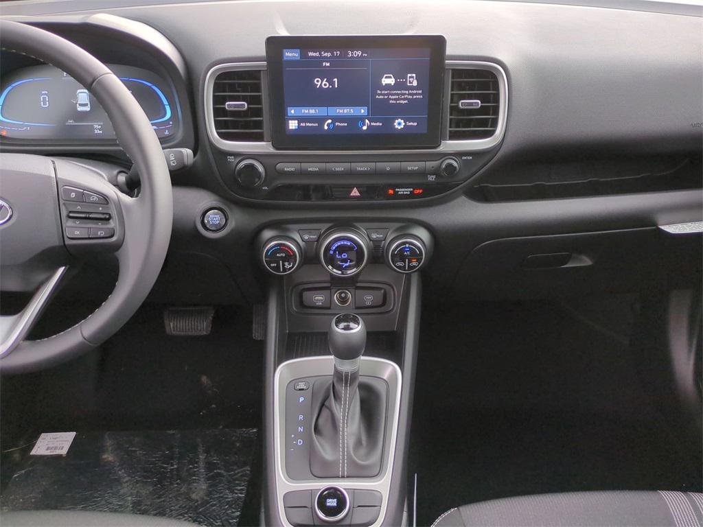 2025 Hyundai Venue SEL photo 16