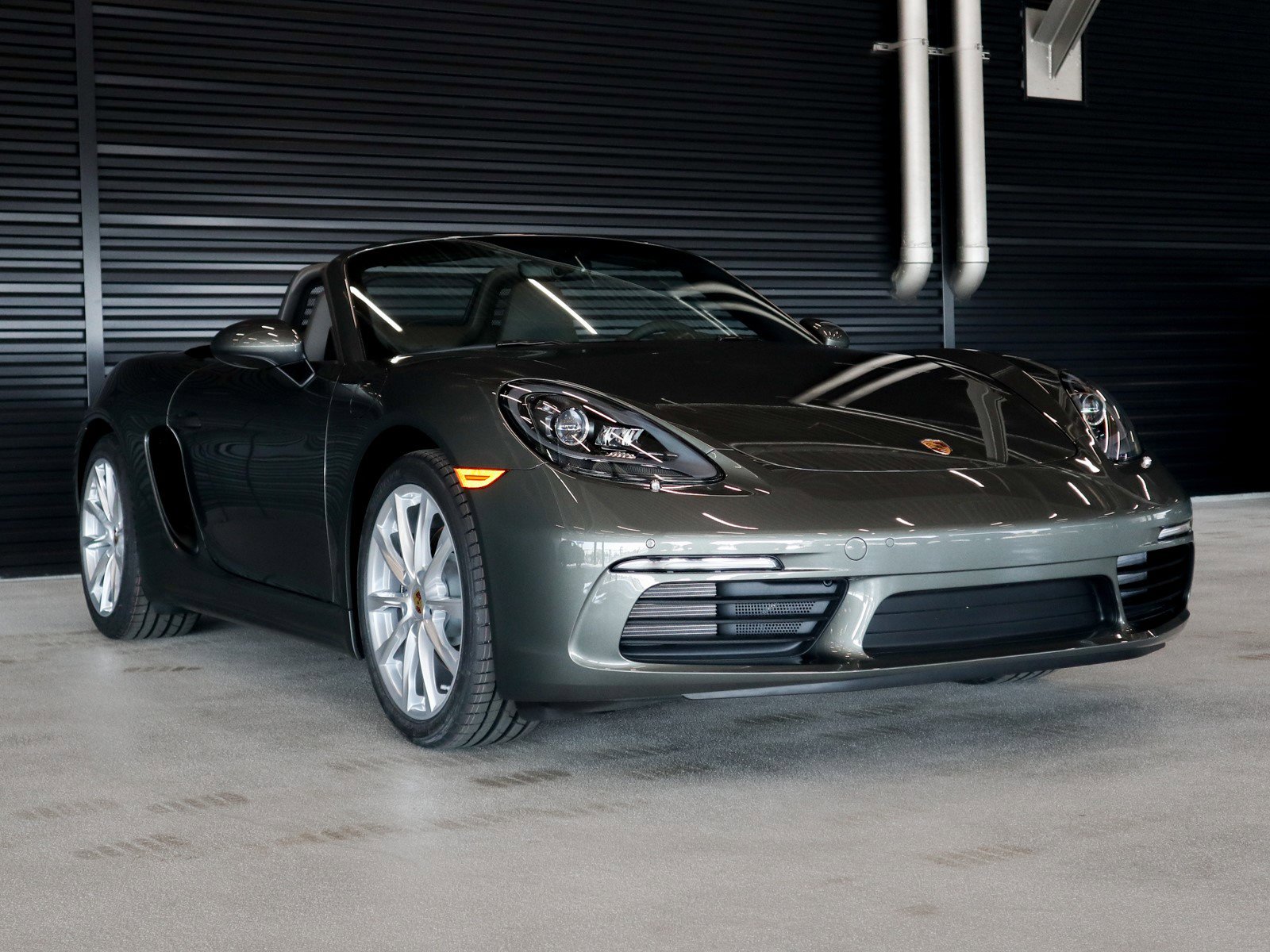 New 2025 Aventurine Green Metallic Porsche  image 7