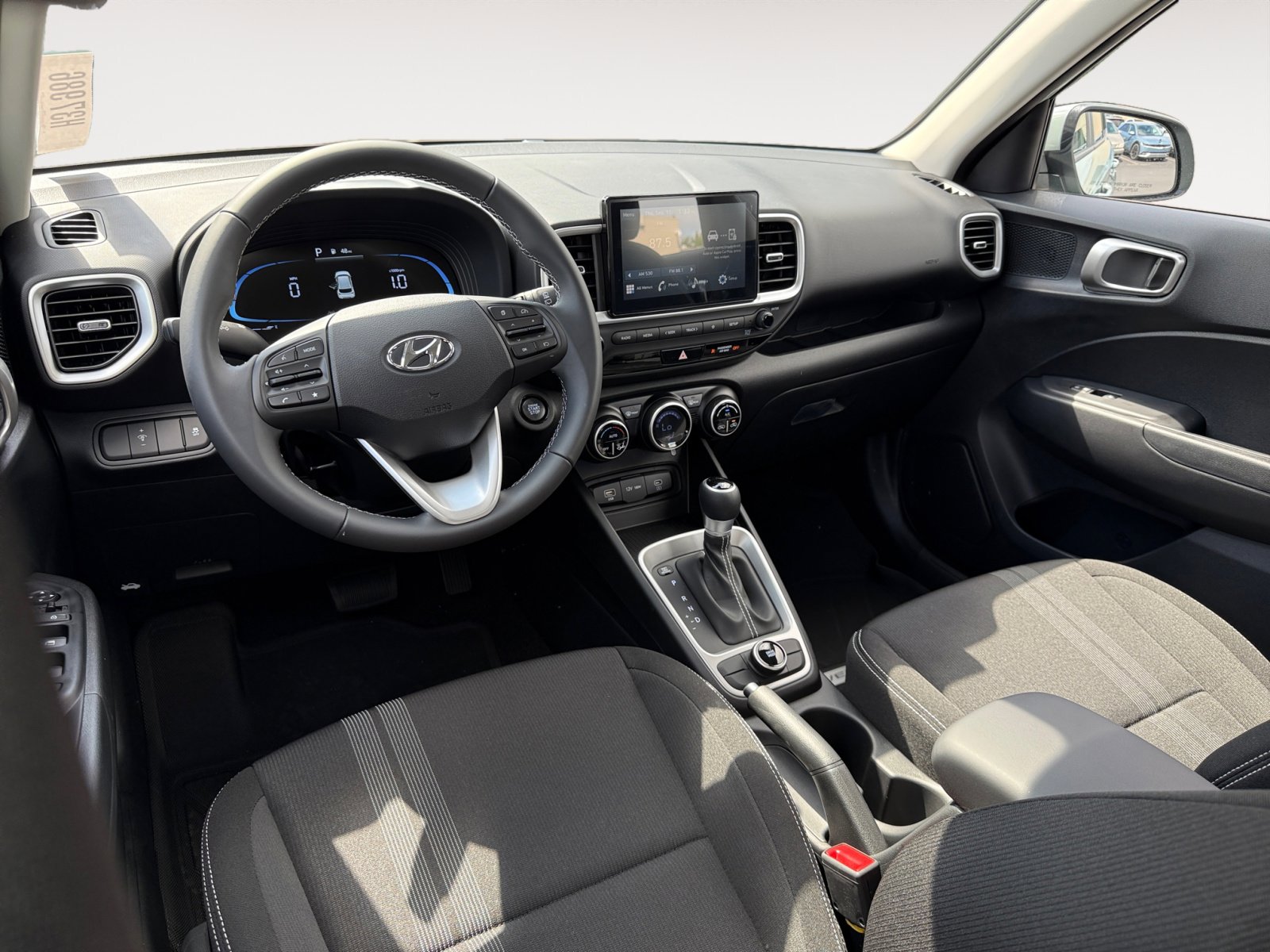 2025 Hyundai Venue SEL photo 14