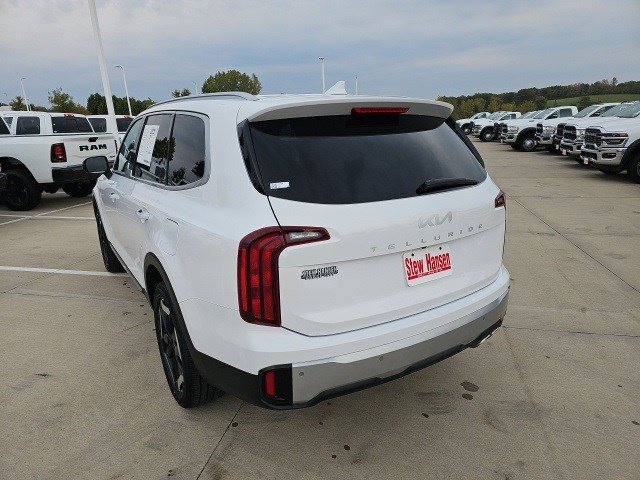2024 Kia Telluride S photo 3