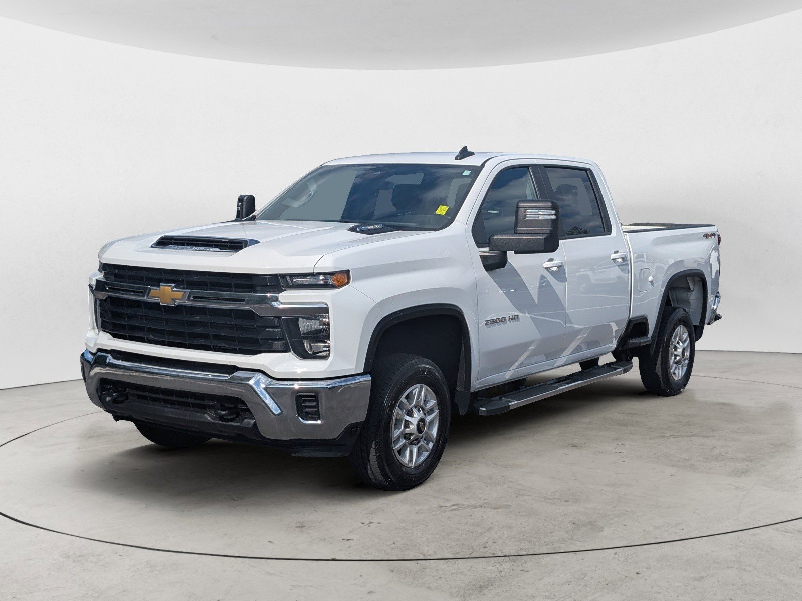 2024 Chevrolet Silverado 2500HD LT photo 2