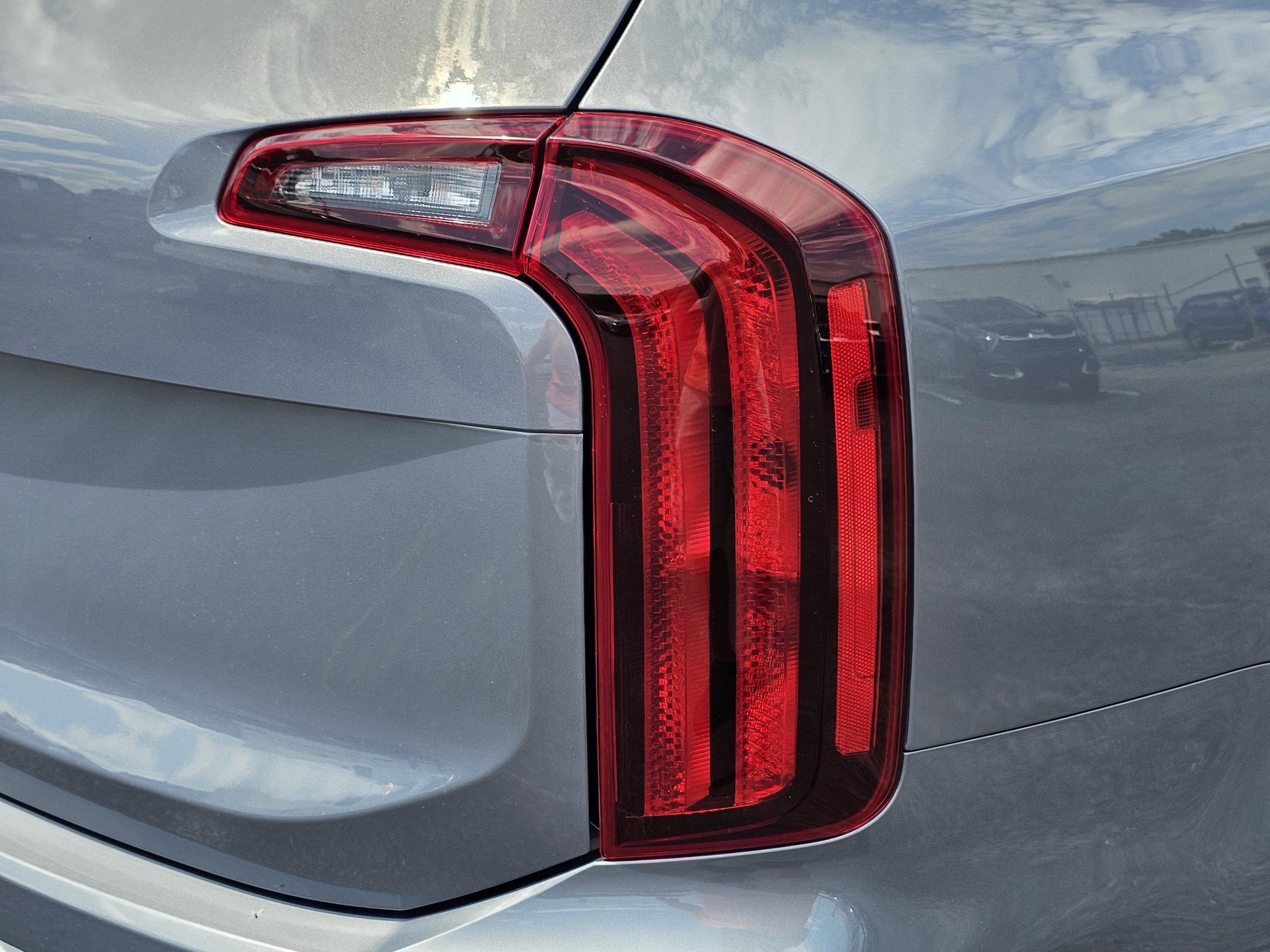2025 Kia Telluride LX photo 8