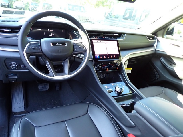 2025 Jeep Grand Cherokee Limited photo 11
