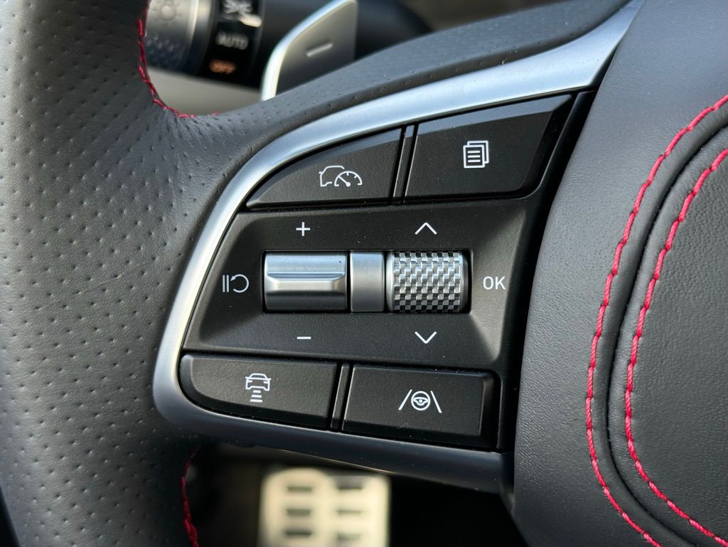 2025 Genesis G70 3.3T Sport Advanced photo 28