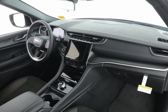 2025 Jeep Grand Cherokee Altitude photo 29